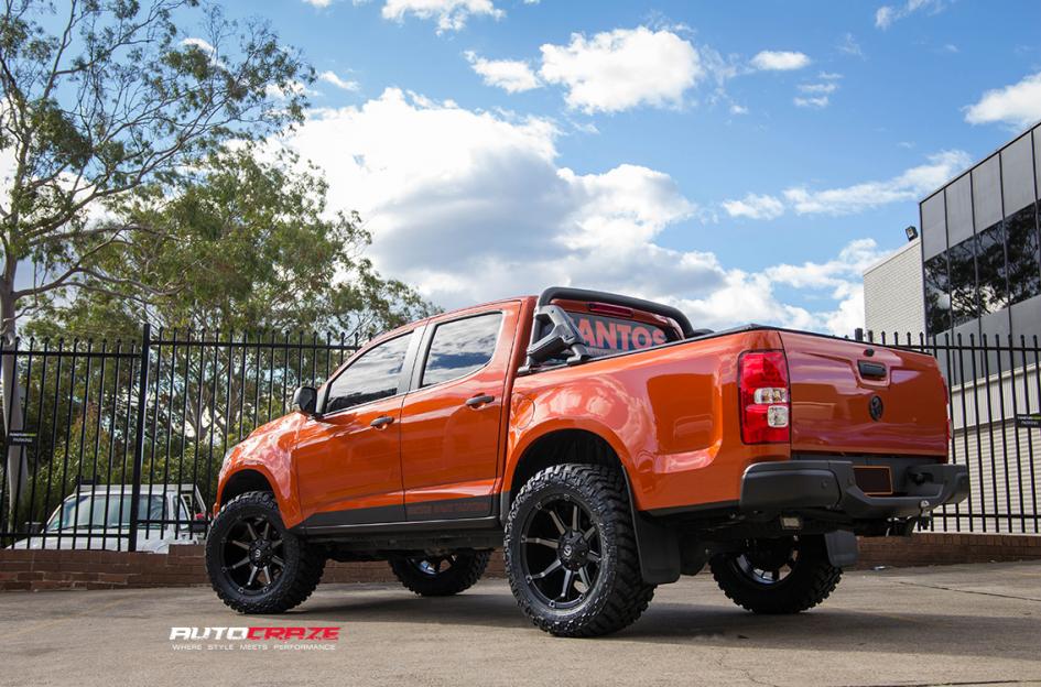 HOLDEN COLORADO COUPLER BLACK MACHINED WITH DARK TINT